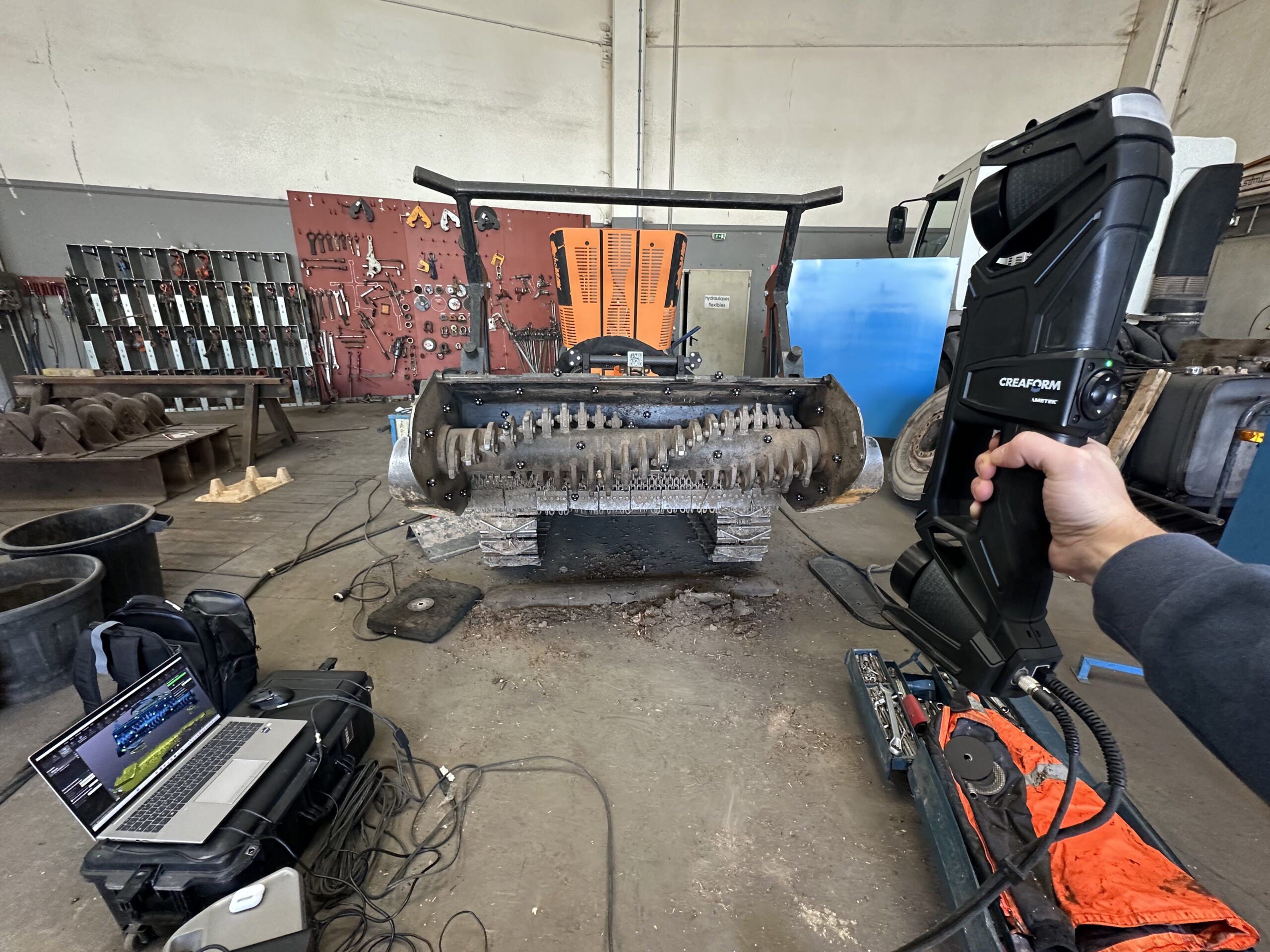 Relevé 3D réalisé en atelier UCSS à l'aide du scanner portable Creaform.